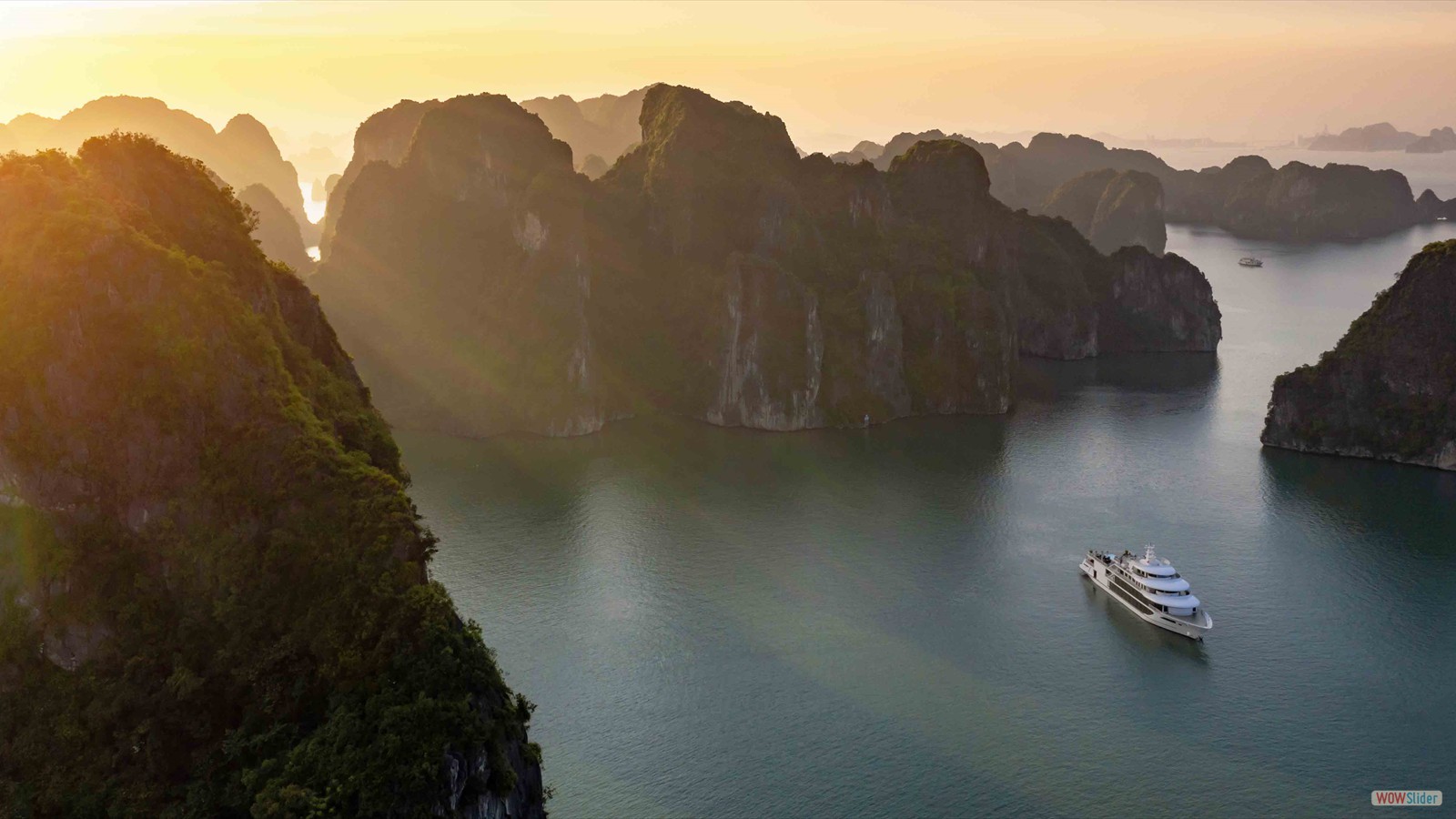 https://minio.halongbay.com.vn/halongbay/images/17593668661730084787blognoibat1banner.jpg